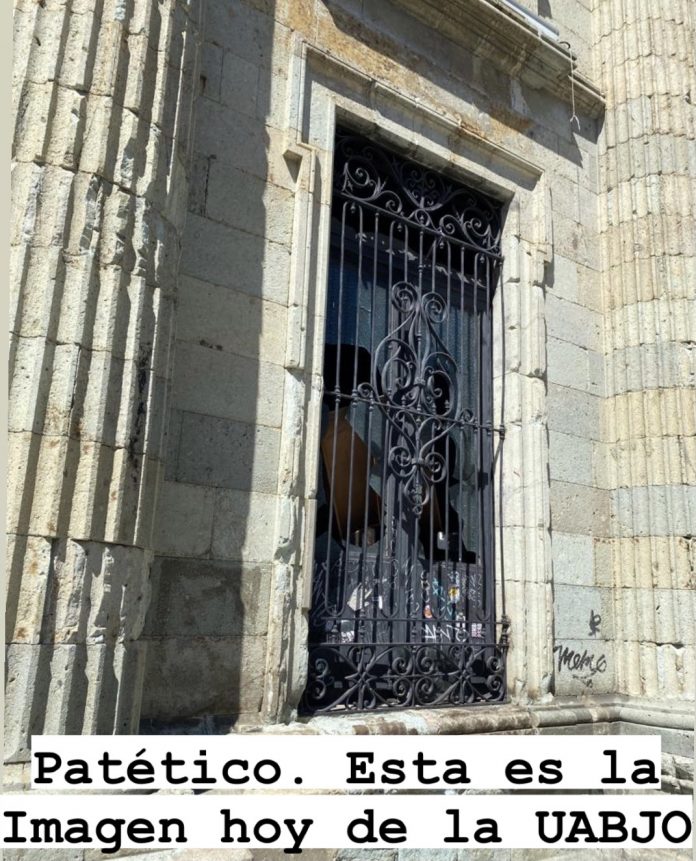 7FA01704-CD53-4F9B-B469-D284ABD1C6DB